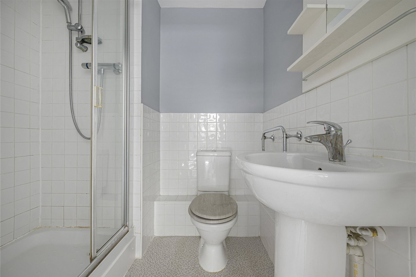 2 bedroom property for sale in Greenhithe | Robinson Jackson