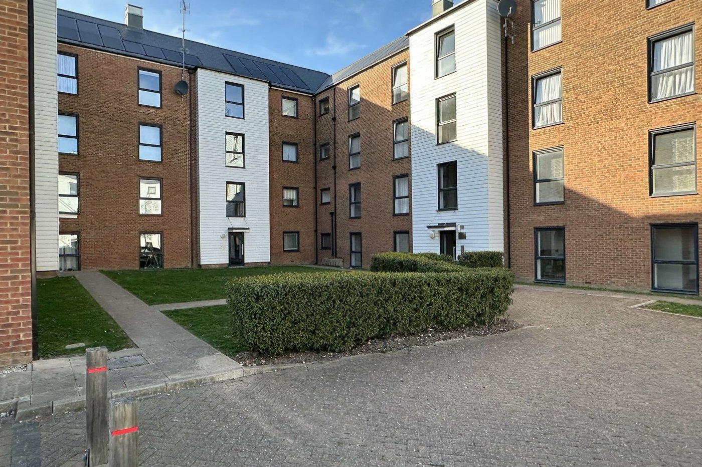 2 bedroom property for sale in Greenhithe | Robinson Jackson