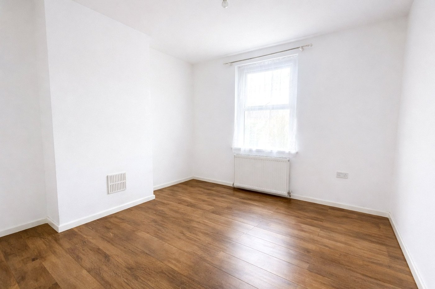 3 bedroom house for sale in London | Robinson Jackson