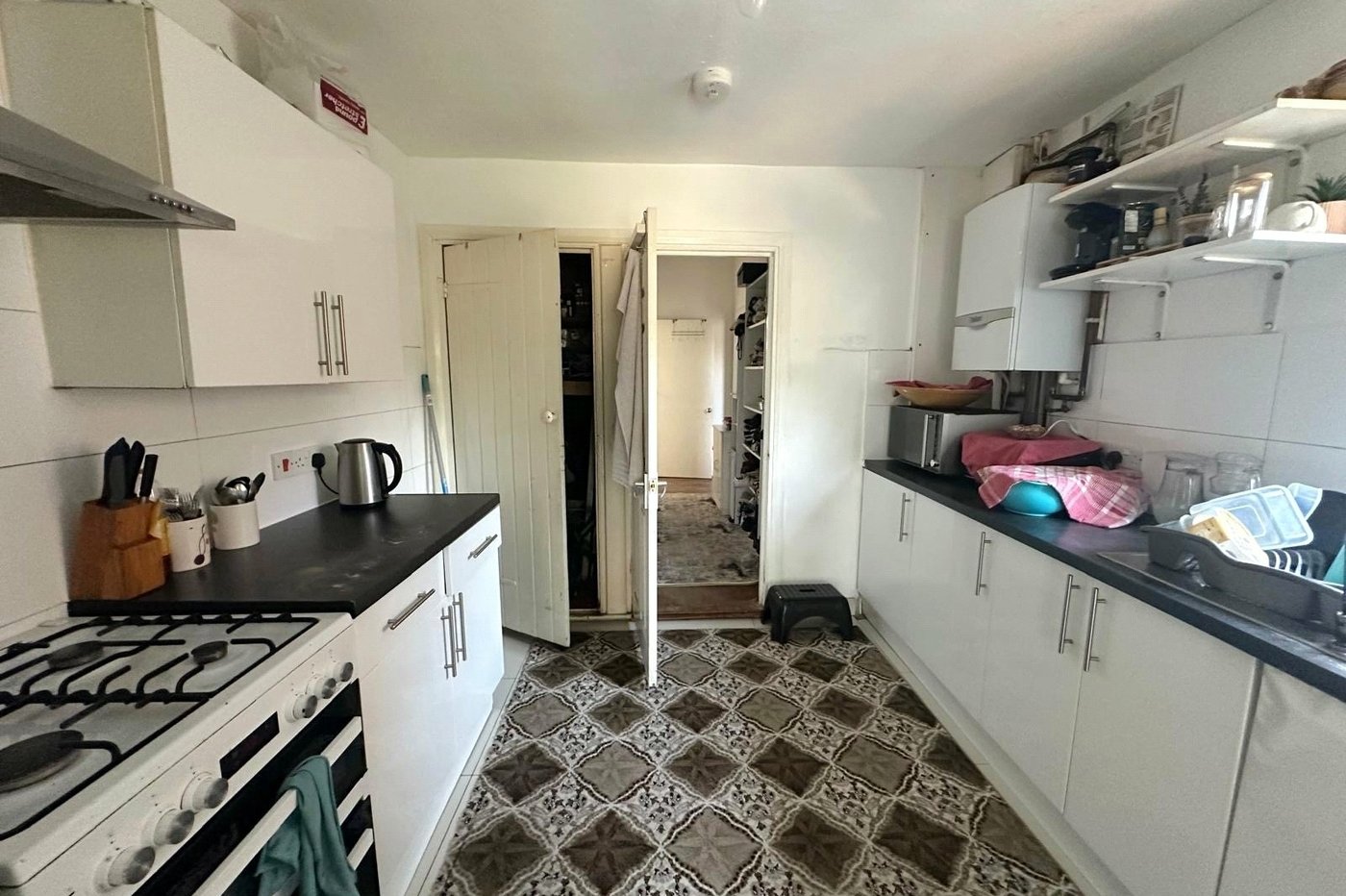 3 bedroom house for sale in London | Robinson Jackson