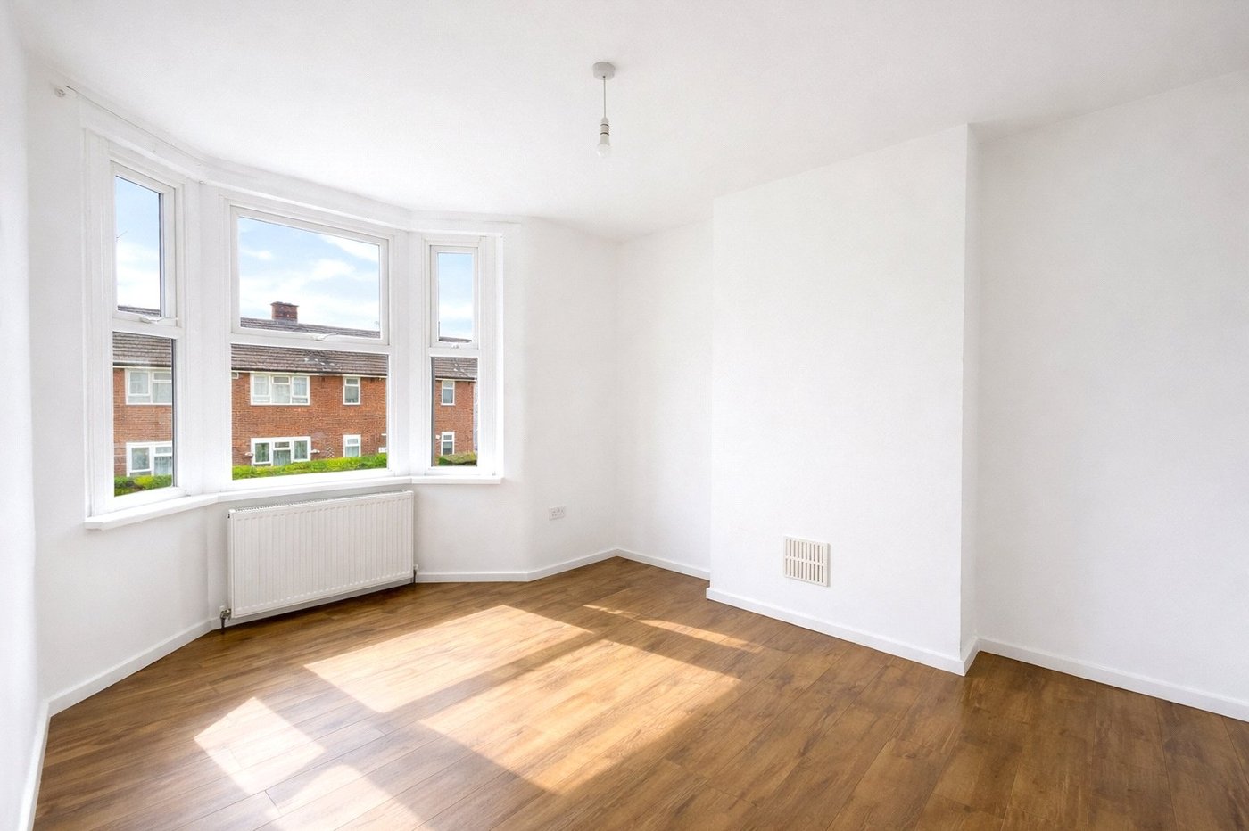 3 bedroom house for sale in London | Robinson Jackson