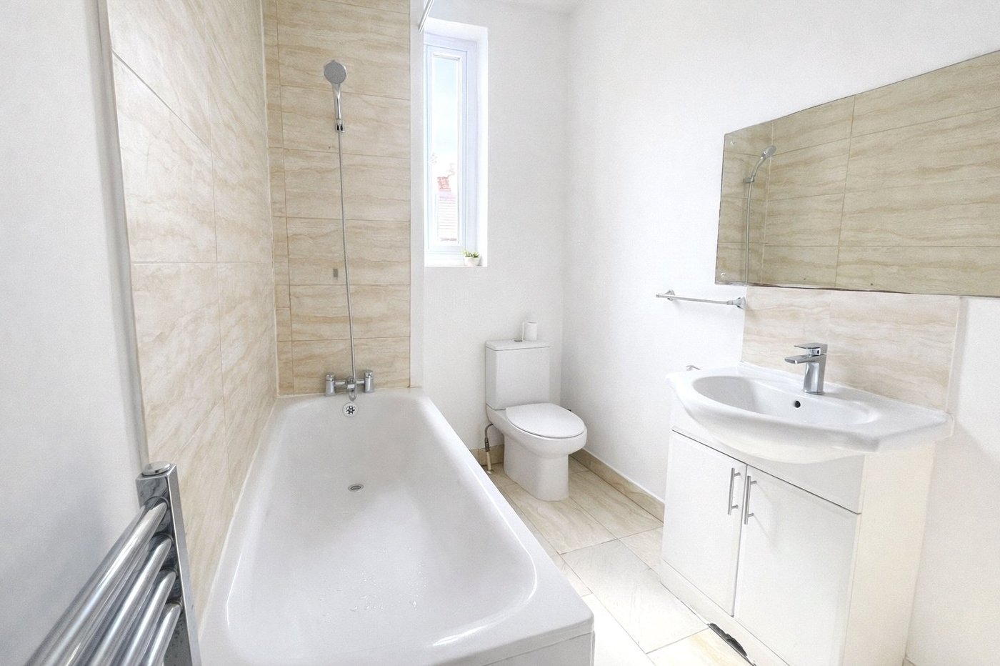 3 bedroom house for sale in London | Robinson Jackson