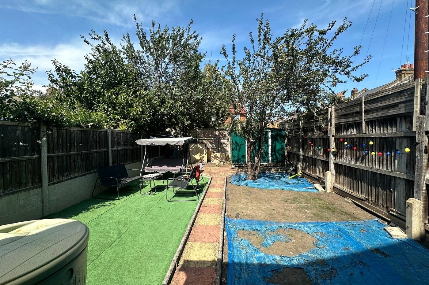 3 bedroom house for sale in London | Robinson Jackson