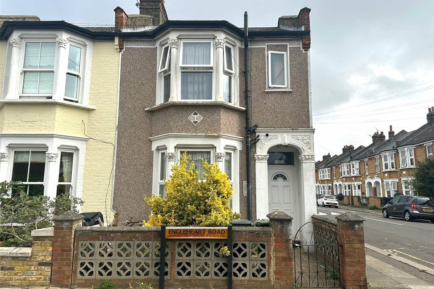 3 bedroom house for sale in London | Robinson Jackson