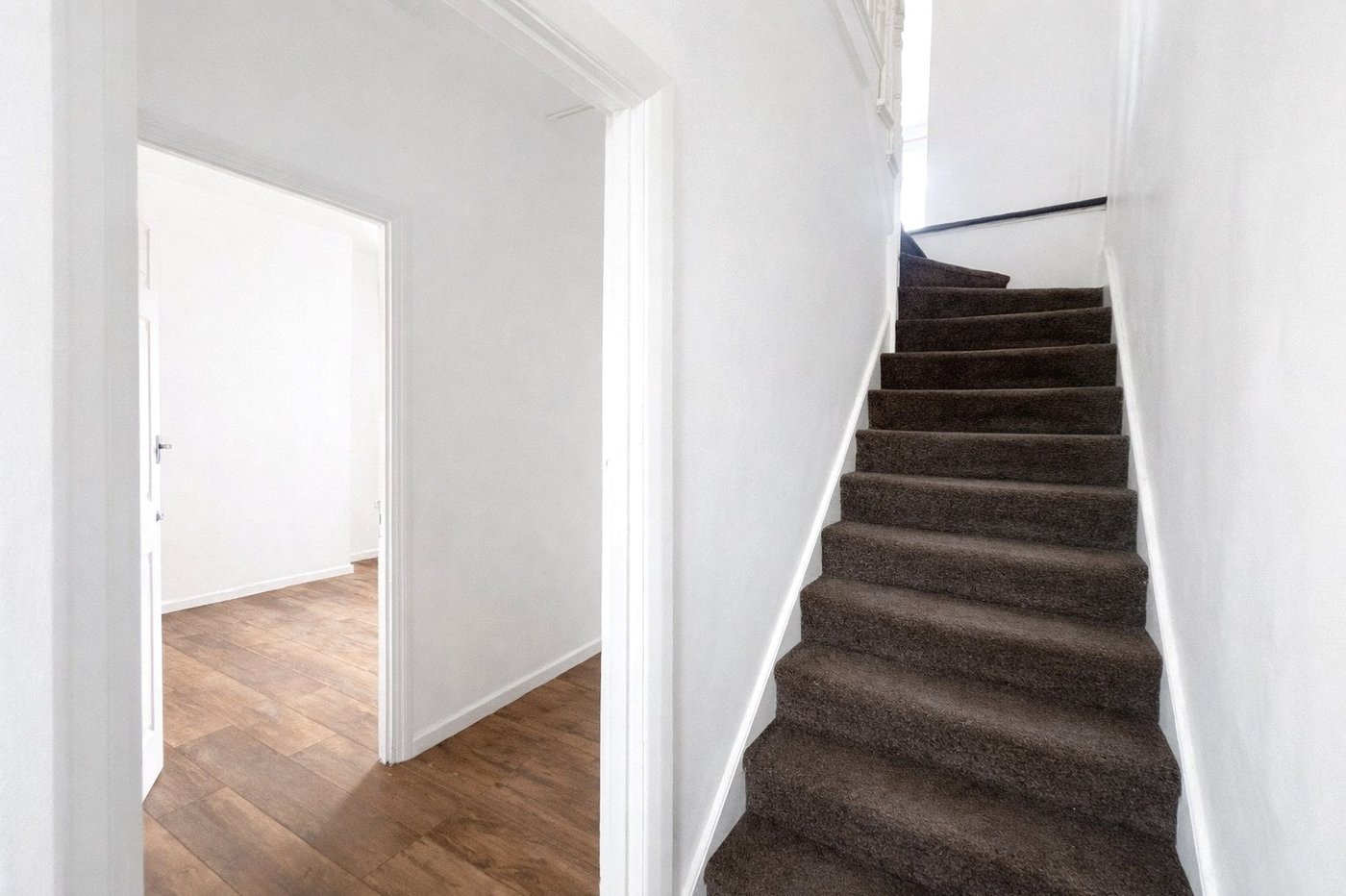 3 bedroom house for sale in London | Robinson Jackson