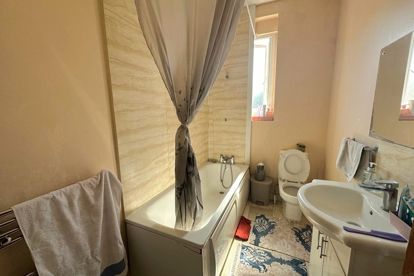 3 bedroom house for sale in London | Robinson Jackson