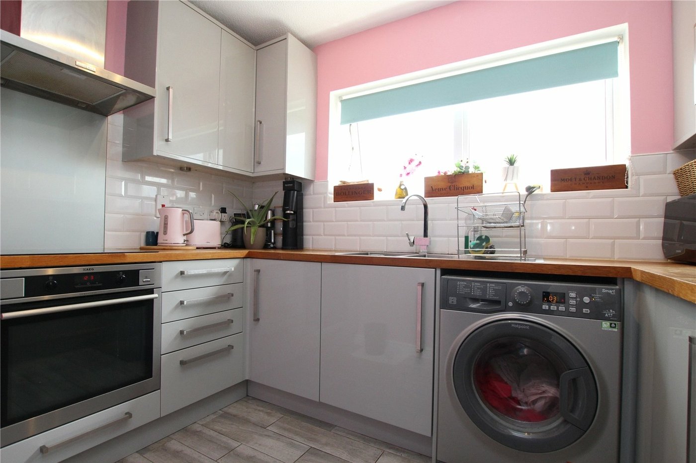 2 bedroom property for sale in London | Robinson Jackson