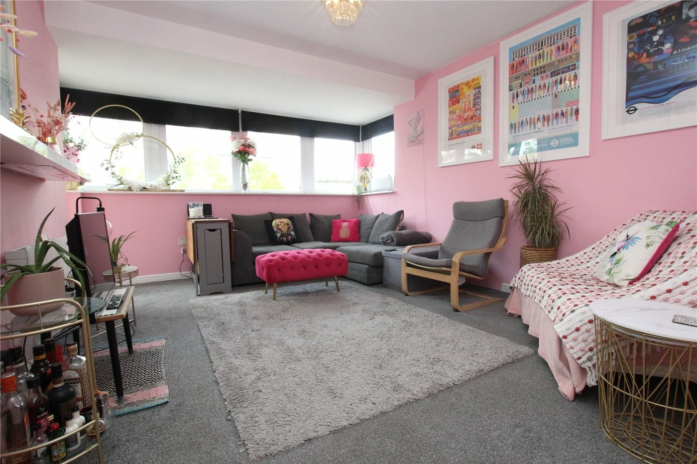 2 bedroom property for sale in London | Robinson Jackson