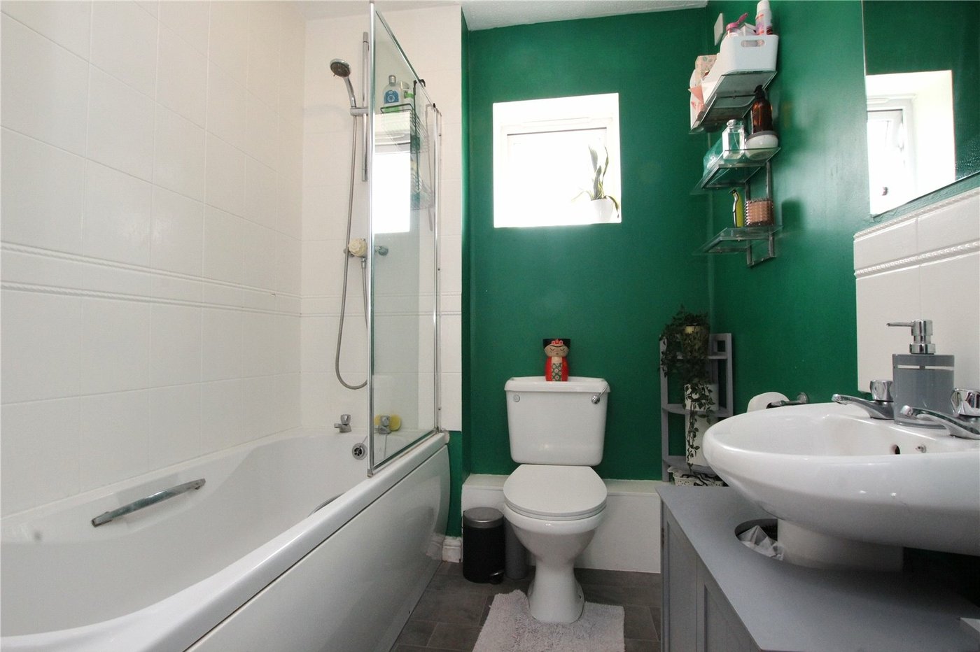 2 bedroom property for sale in London | Robinson Jackson