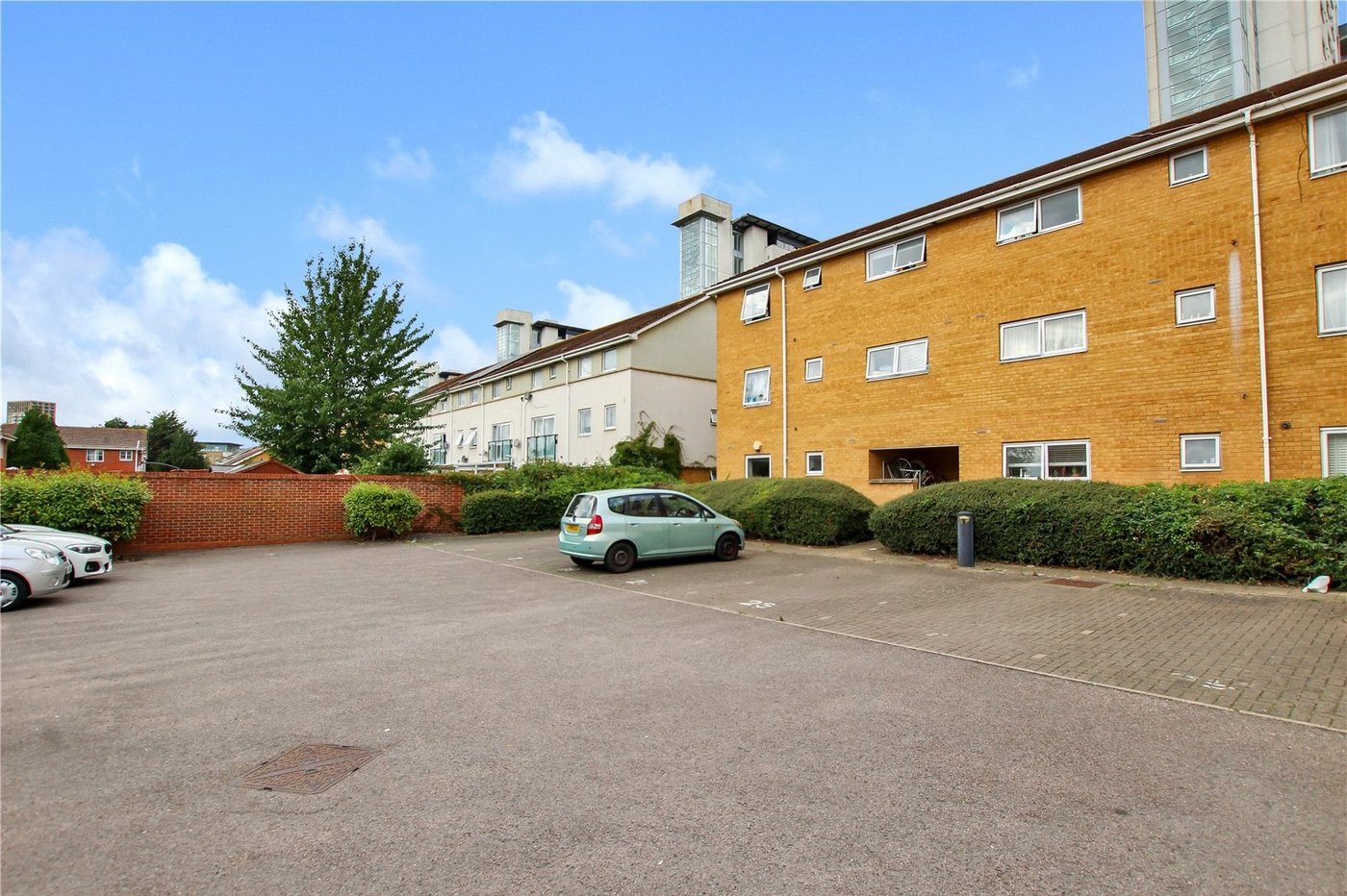 2 bedroom property for sale in London | Robinson Jackson