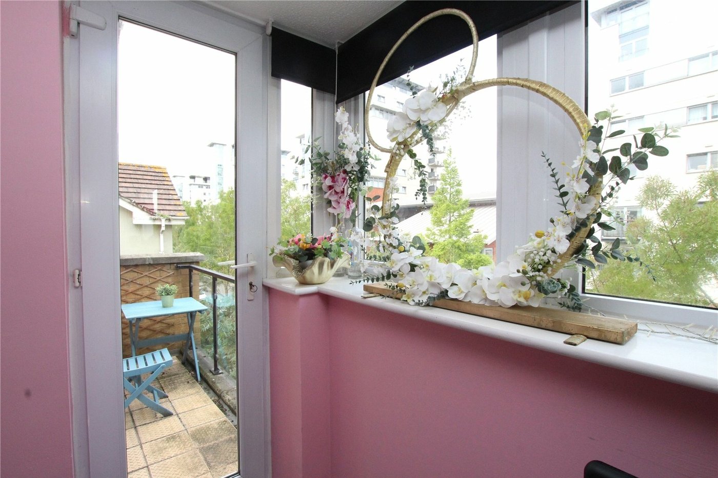 2 bedroom property for sale in London | Robinson Jackson