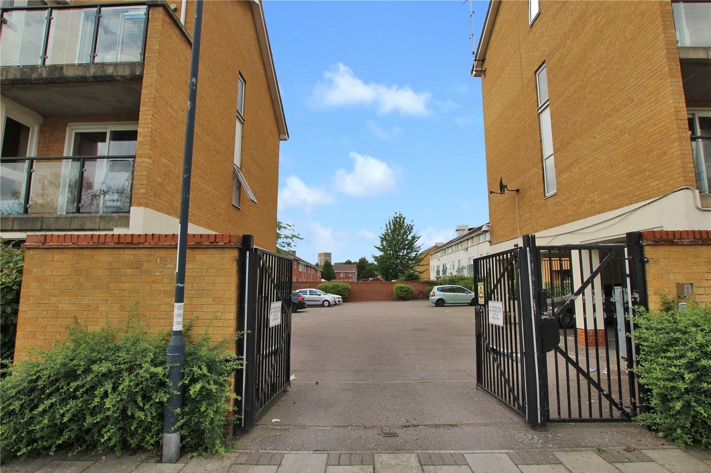 2 bedroom property for sale in London | Robinson Jackson