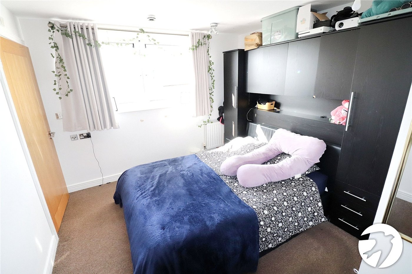 2 bedroom property for sale in London | Robinson Jackson