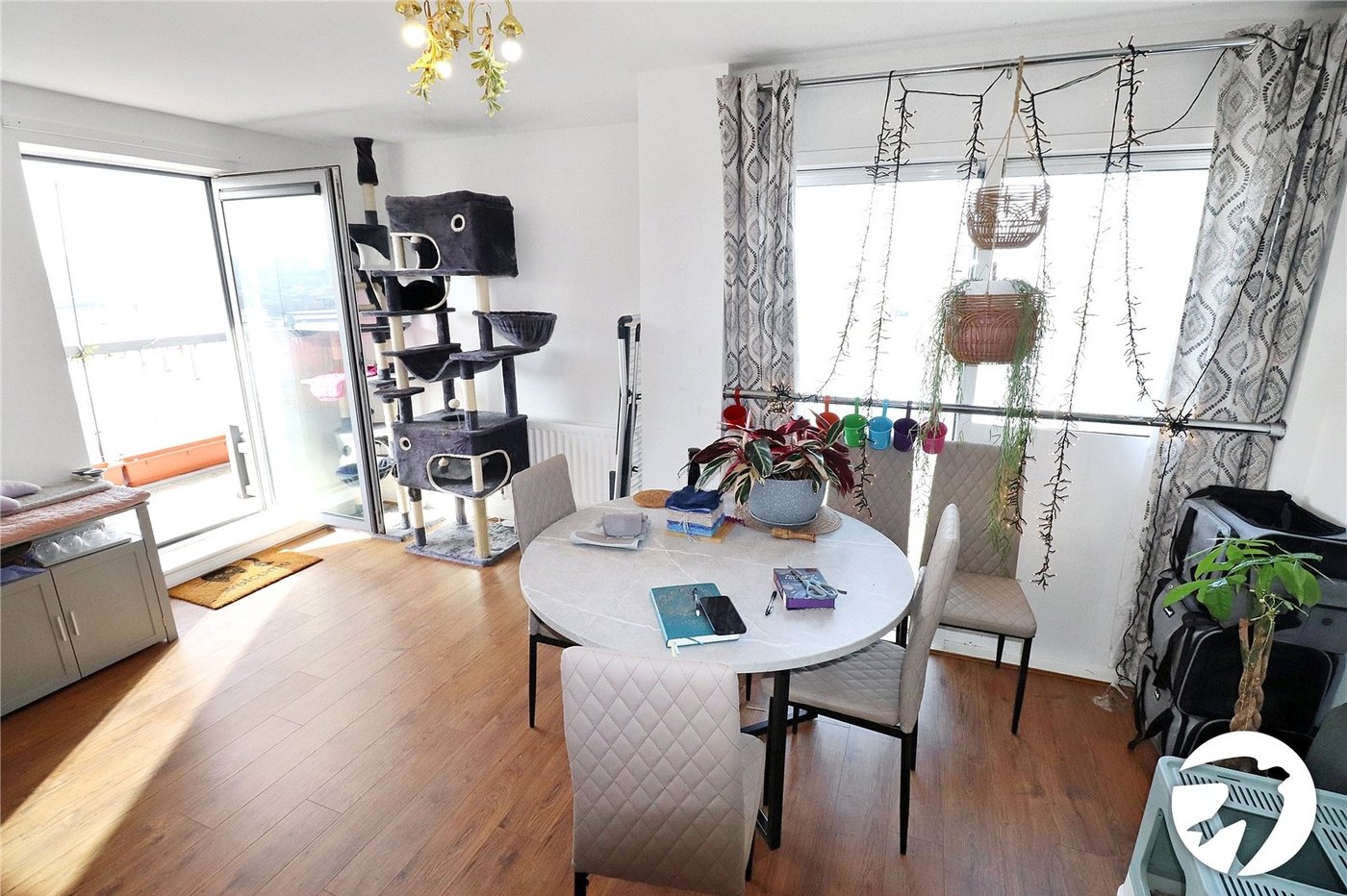 2 bedroom property for sale in London | Robinson Jackson