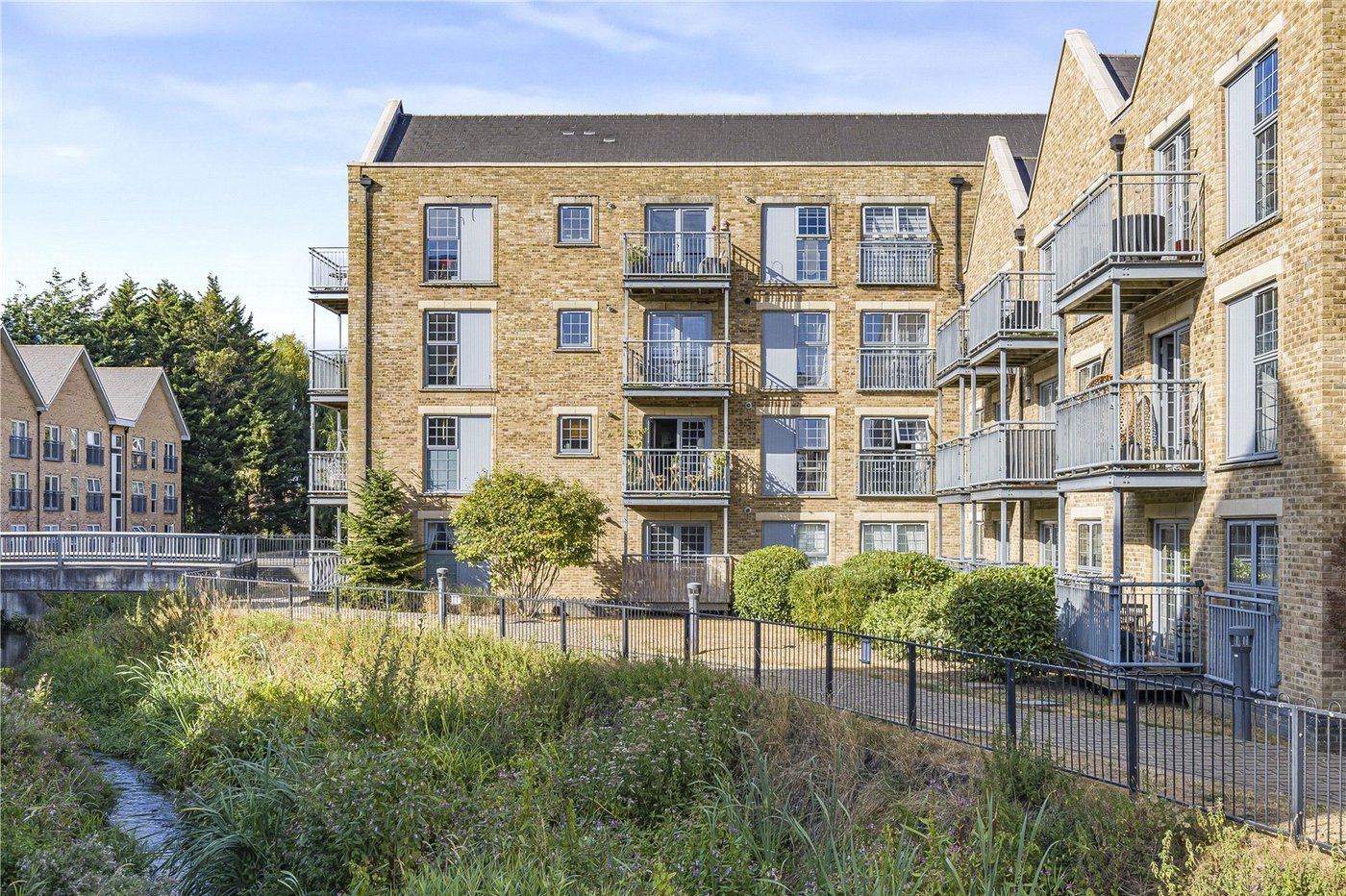 2 bedroom property for sale in South Darenth | Robinson Jackson