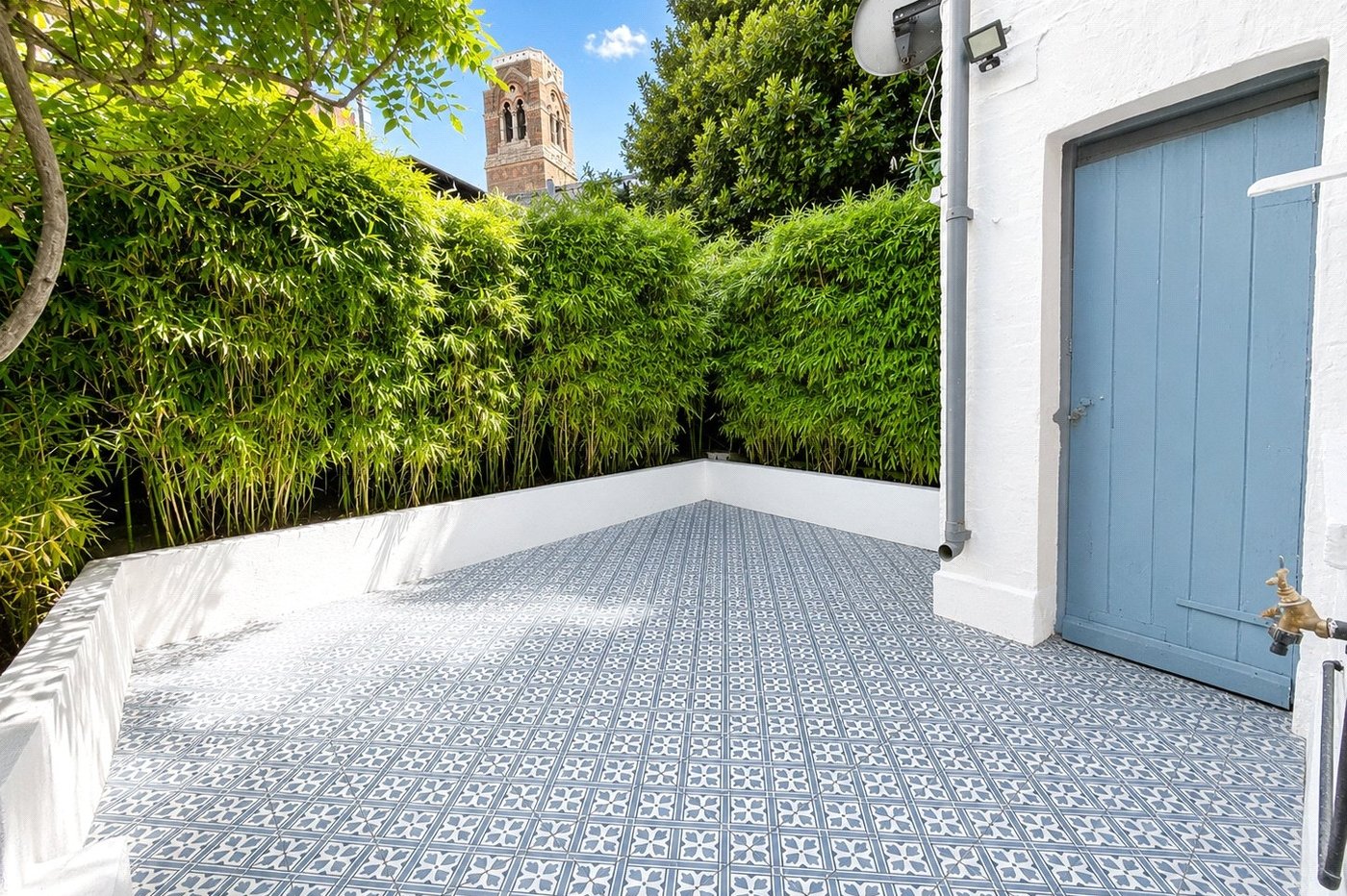 3 bedroom house for sale in London | Robinson Jackson