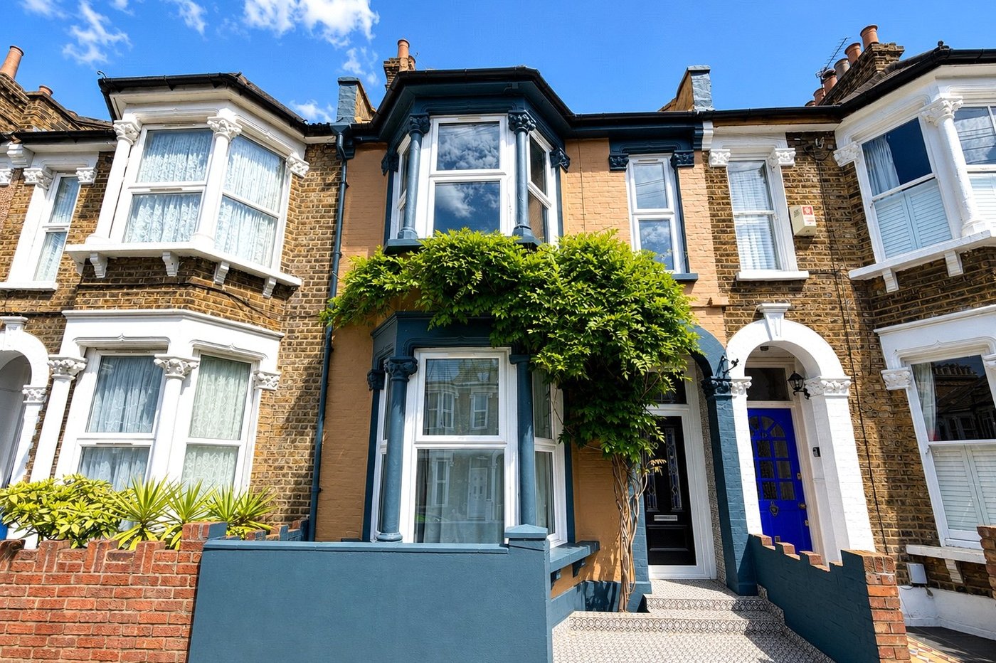 3 bedroom house for sale in London | Robinson Jackson