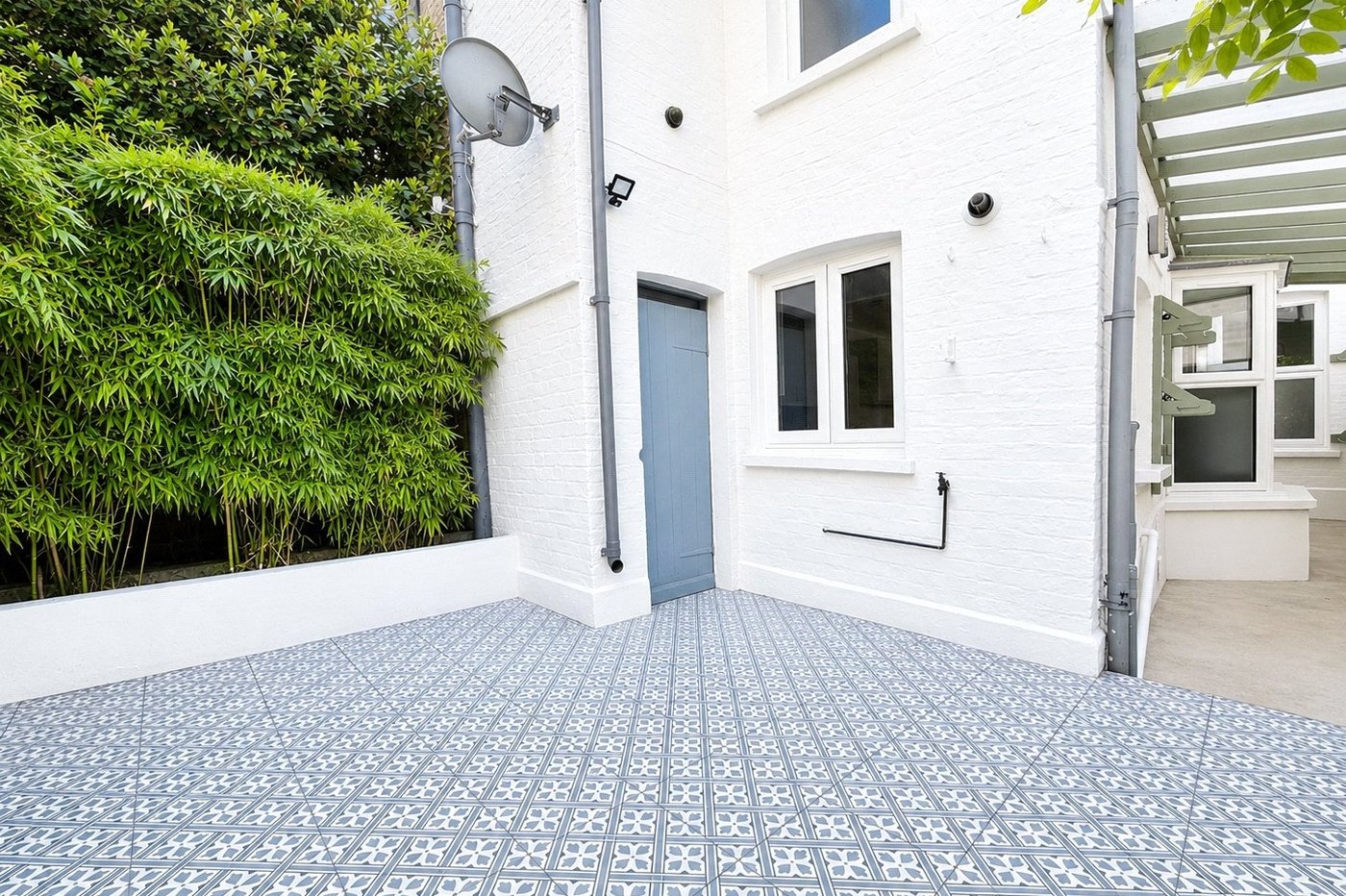 3 bedroom house for sale in London | Robinson Jackson