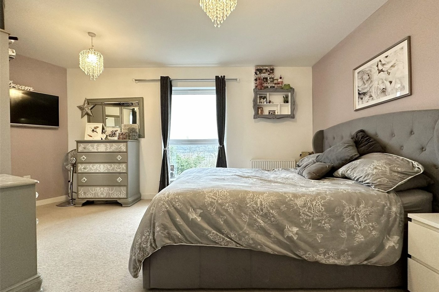 2 bedroom property for sale in Greenhithe | Robinson Jackson