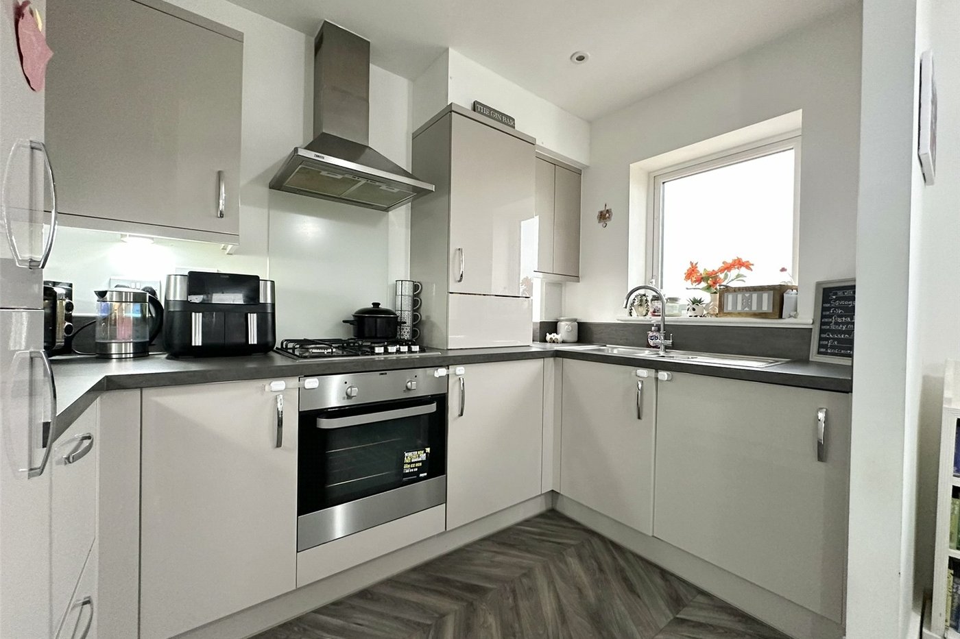 2 bedroom property for sale in Greenhithe | Robinson Jackson