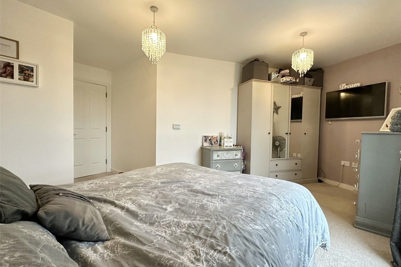 2 bedroom property for sale in Greenhithe | Robinson Jackson