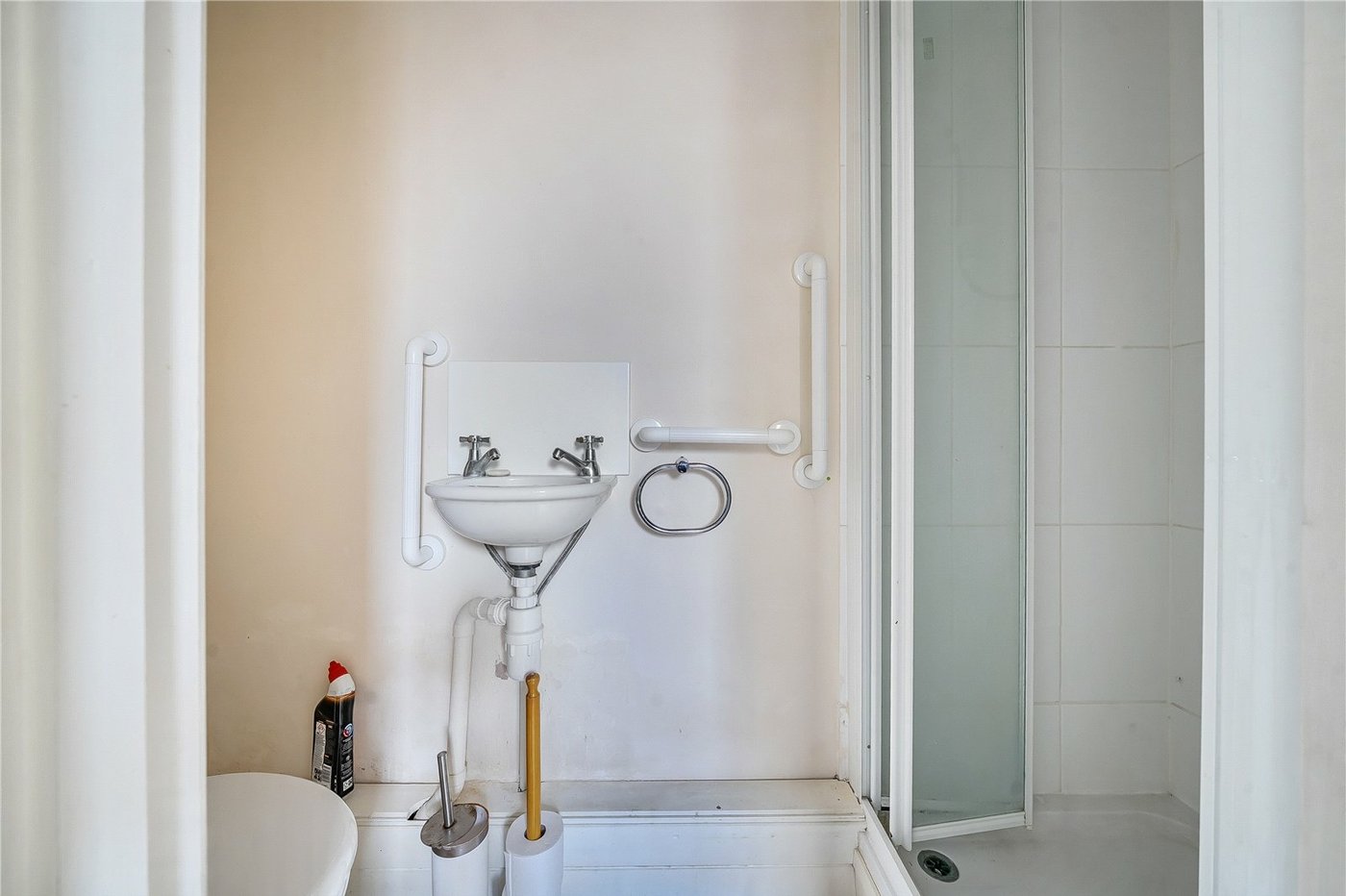 3 bedroom house for sale in London | Robinson Jackson