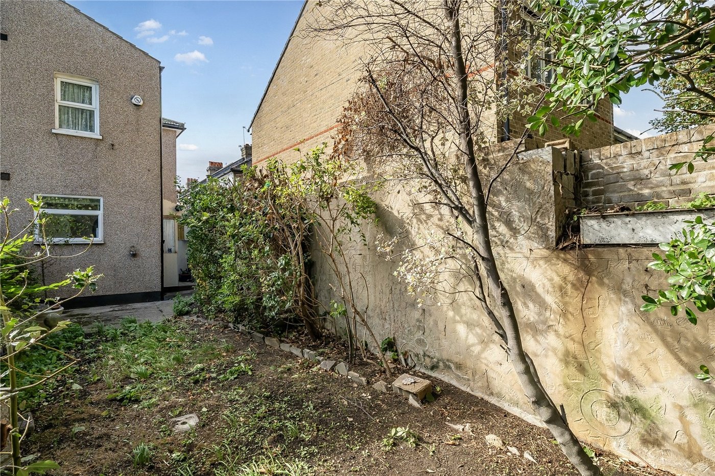 3 bedroom house for sale in London | Robinson Jackson