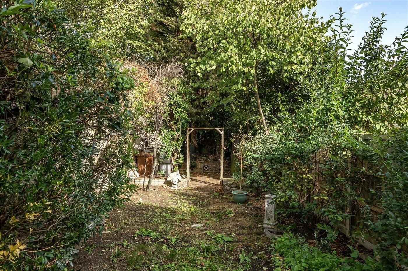 3 bedroom house for sale in London | Robinson Jackson