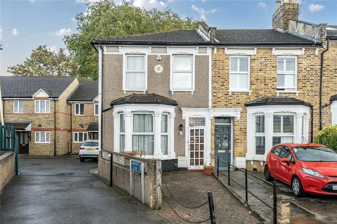3 bedroom house for sale in London | Robinson Jackson