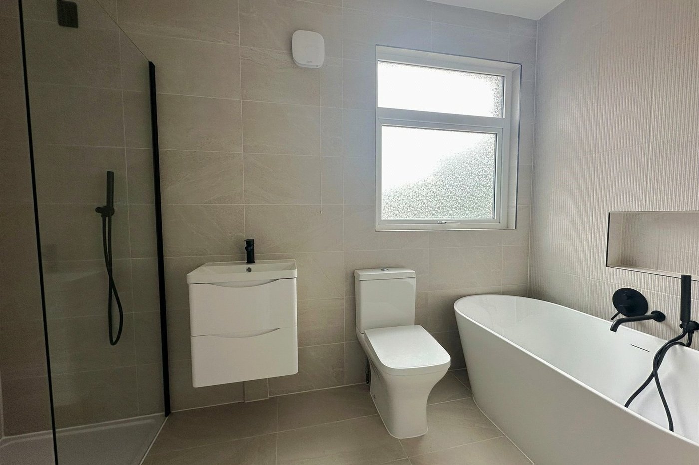 2 bedroom property for sale in London | Robinson Jackson