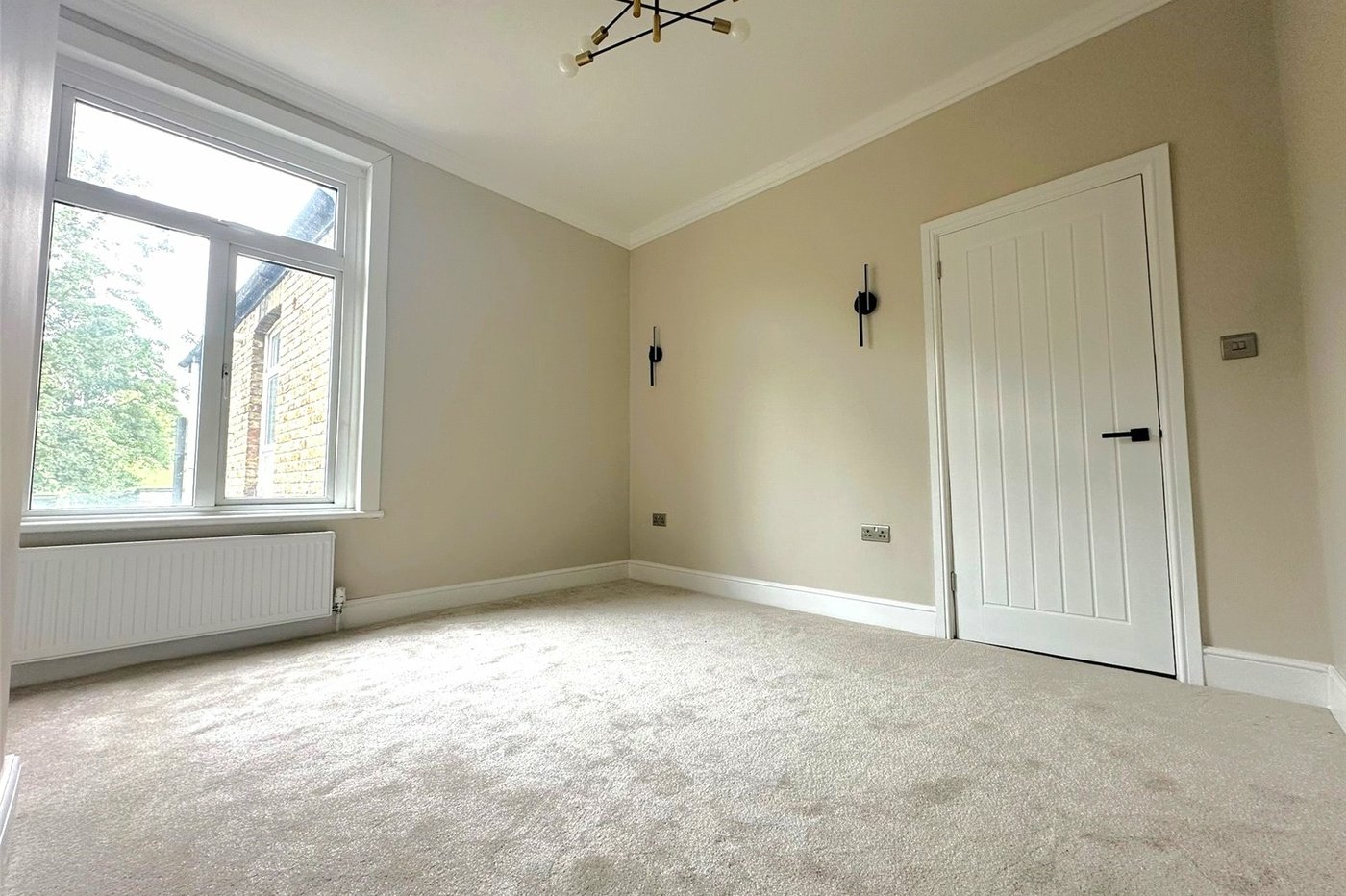 2 bedroom property for sale in London | Robinson Jackson