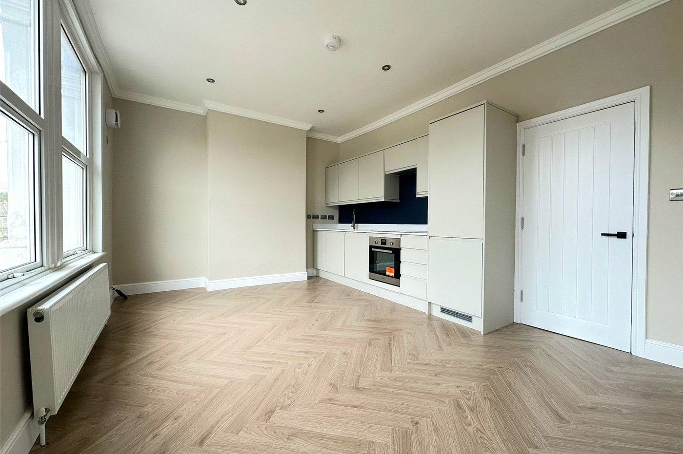 2 bedroom property for sale in London | Robinson Jackson