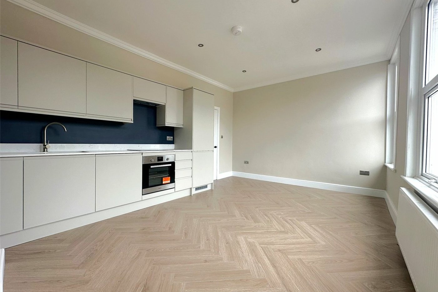 2 bedroom property for sale in London | Robinson Jackson