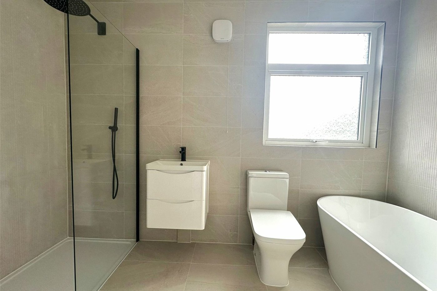 2 bedroom property for sale in London | Robinson Jackson