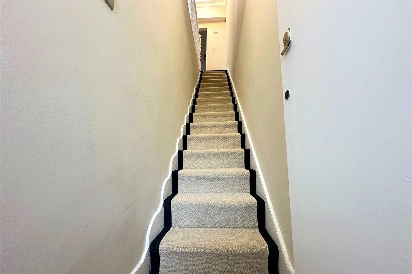 2 bedroom property for sale in London | Robinson Jackson