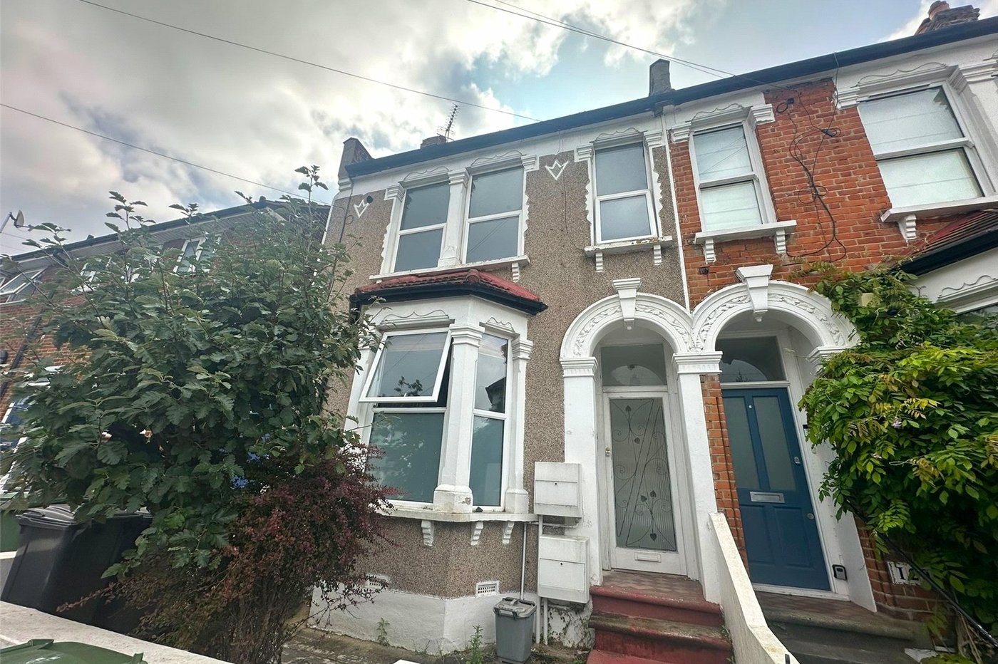 2 bedroom property for sale in London | Robinson Jackson