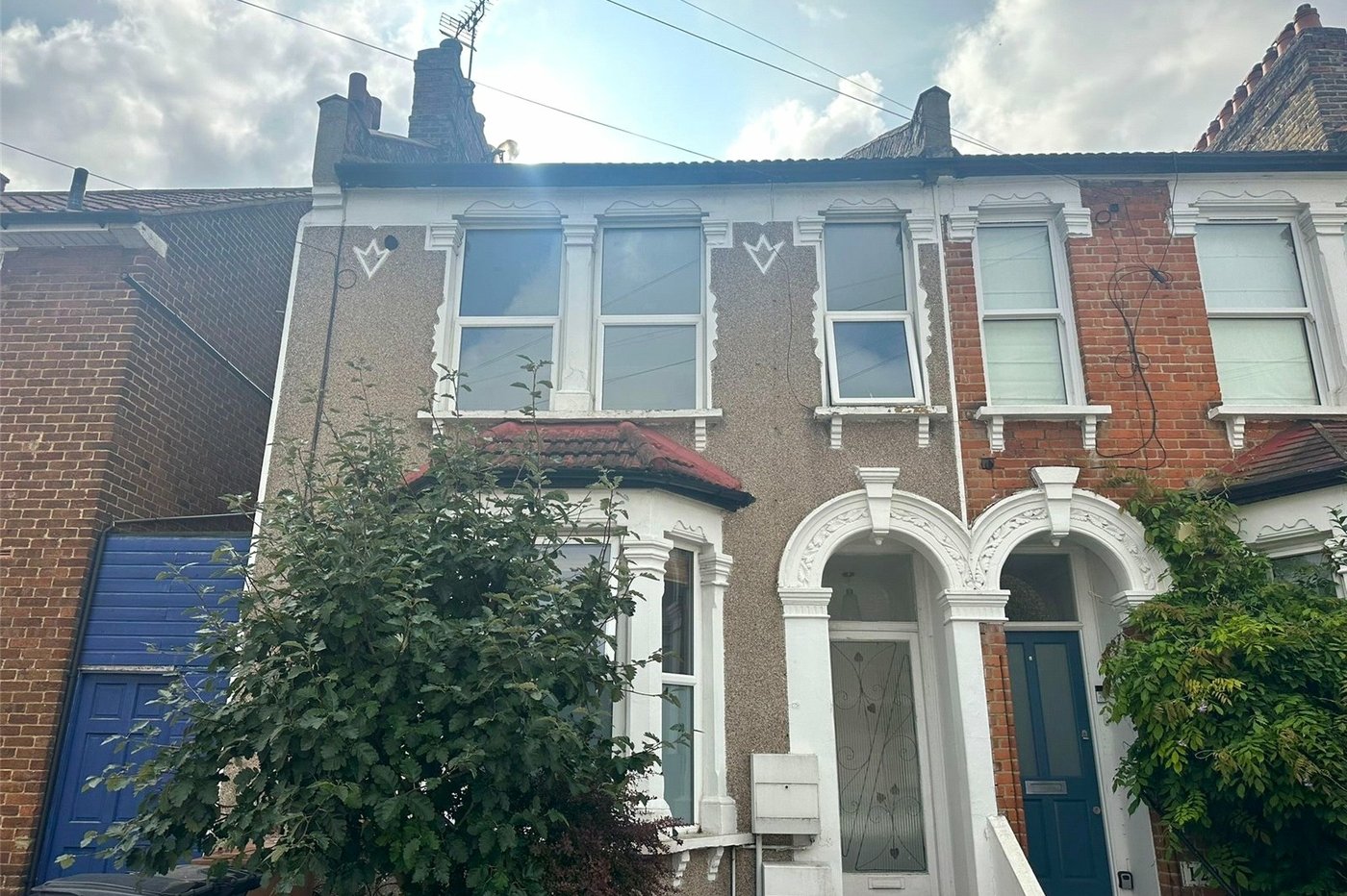 2 bedroom property for sale in London | Robinson Jackson