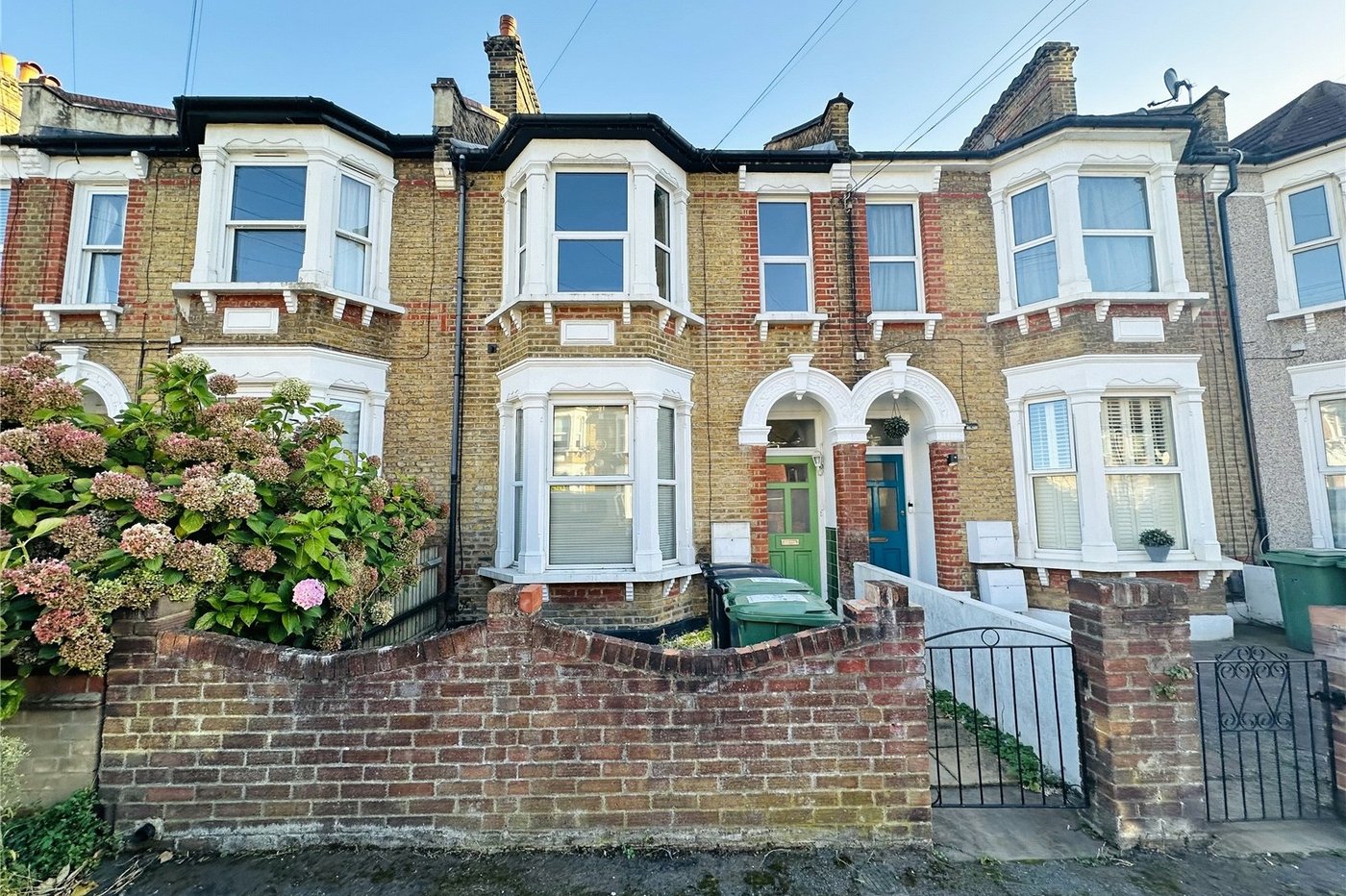 2 bedroom property for sale in London | Robinson Jackson