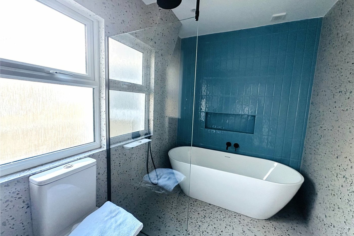 2 bedroom property for sale in London | Robinson Jackson