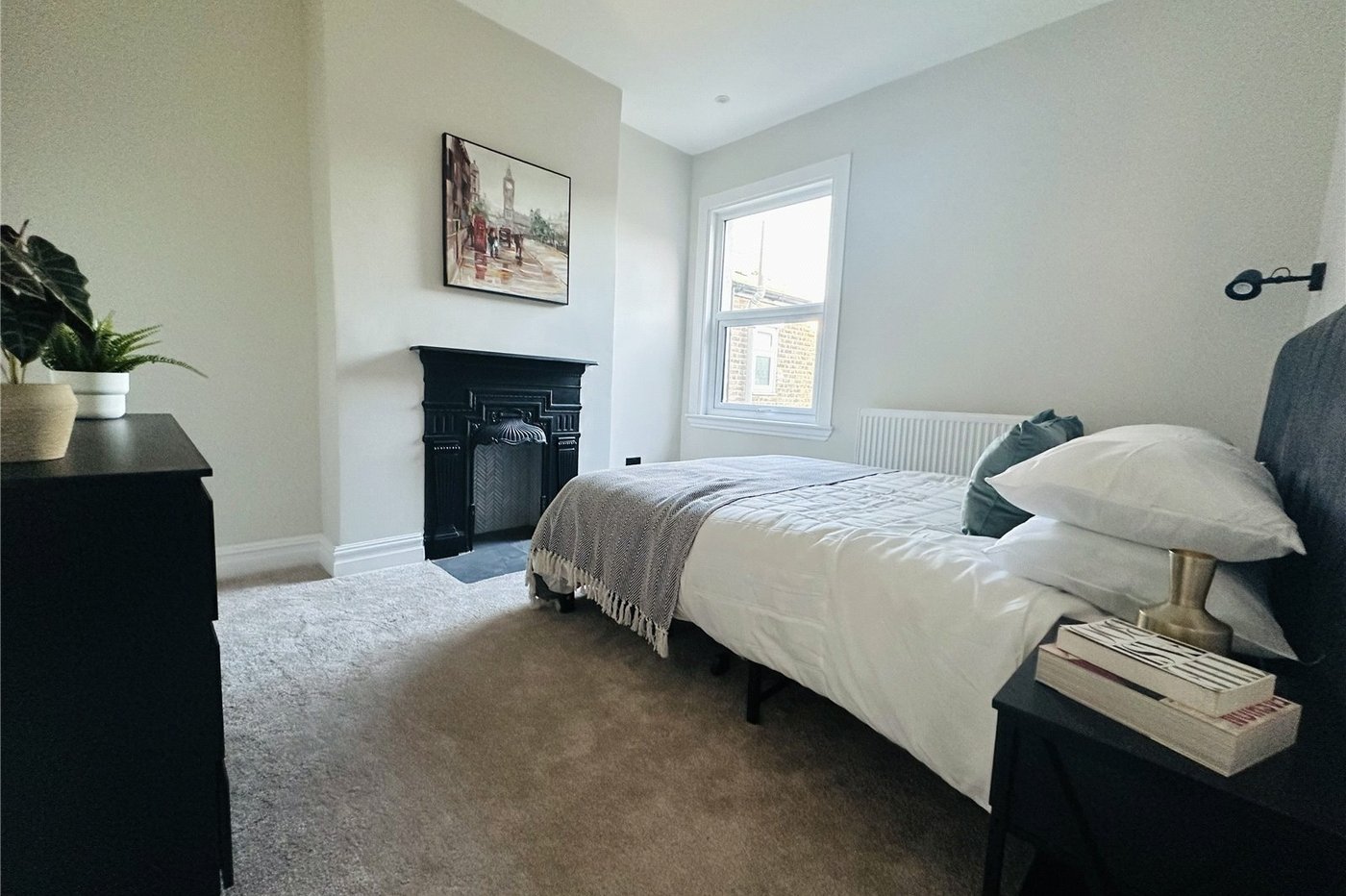 2 bedroom property for sale in London | Robinson Jackson