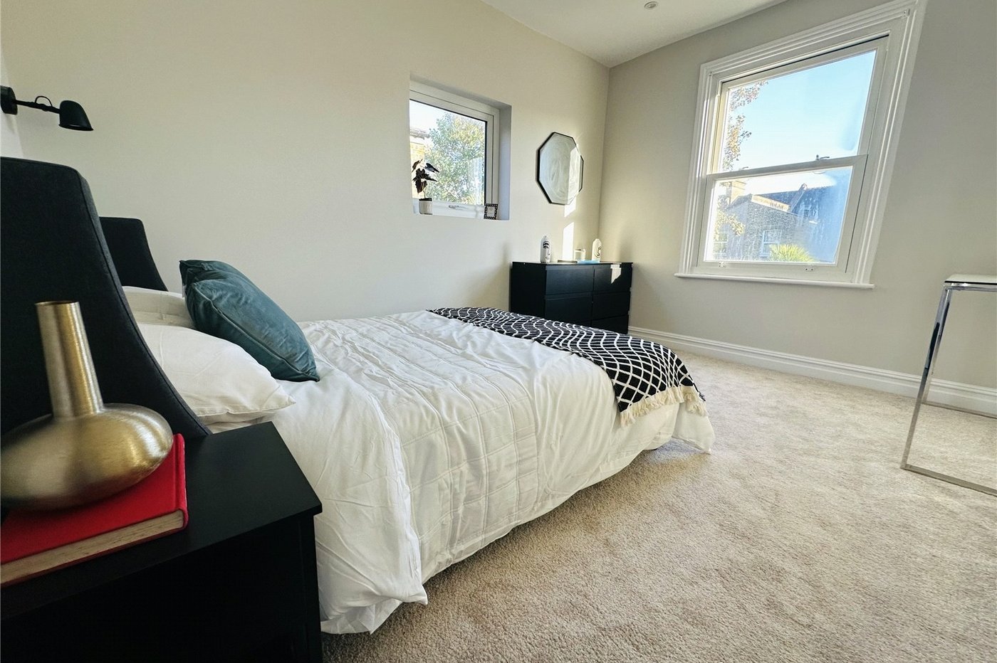 2 bedroom property for sale in London | Robinson Jackson