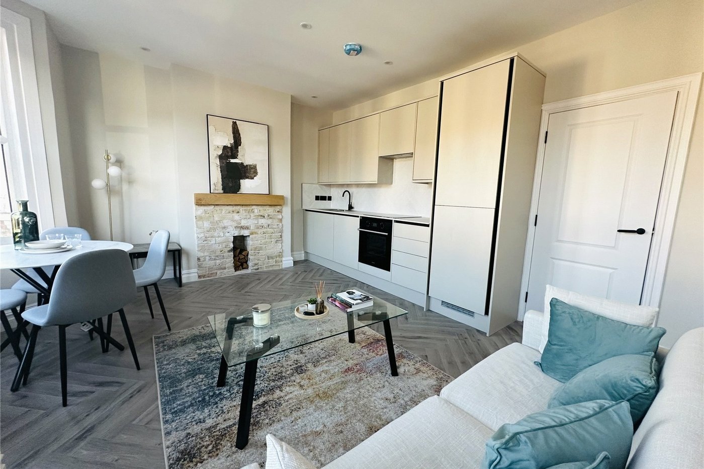 2 bedroom property for sale in London | Robinson Jackson