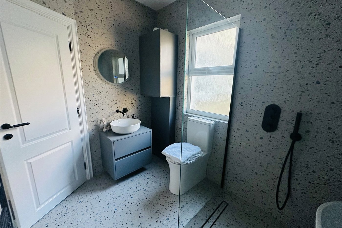 2 bedroom property for sale in London | Robinson Jackson