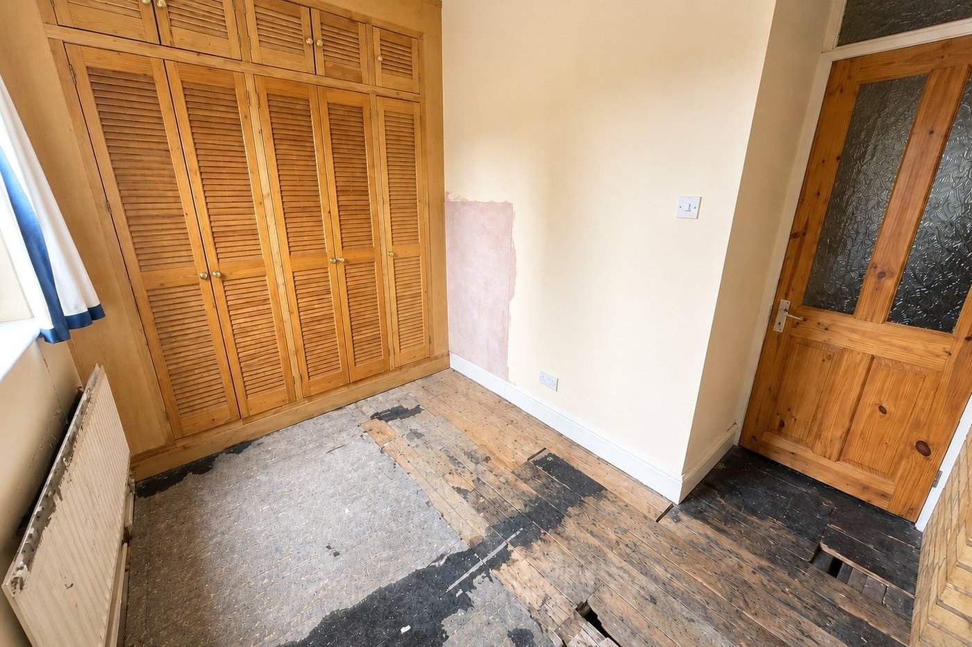 2 bedroom property for sale in London | Robinson Jackson