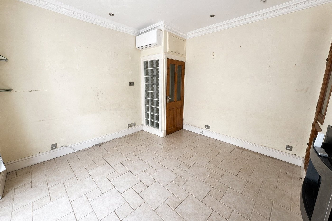 2 bedroom property for sale in London | Robinson Jackson
