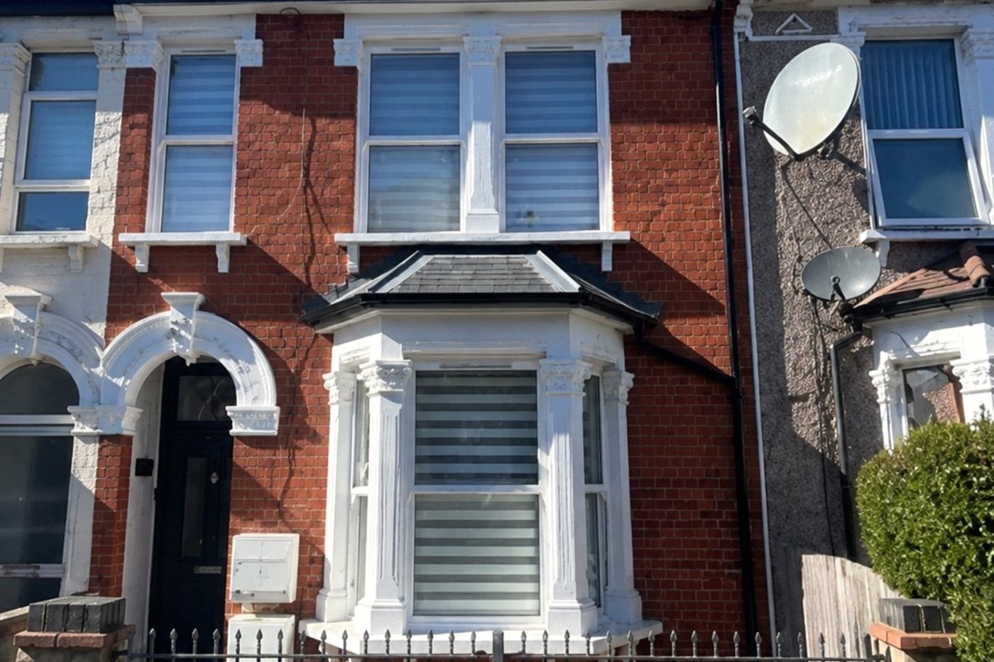 2 bedroom property for sale in London | Robinson Jackson