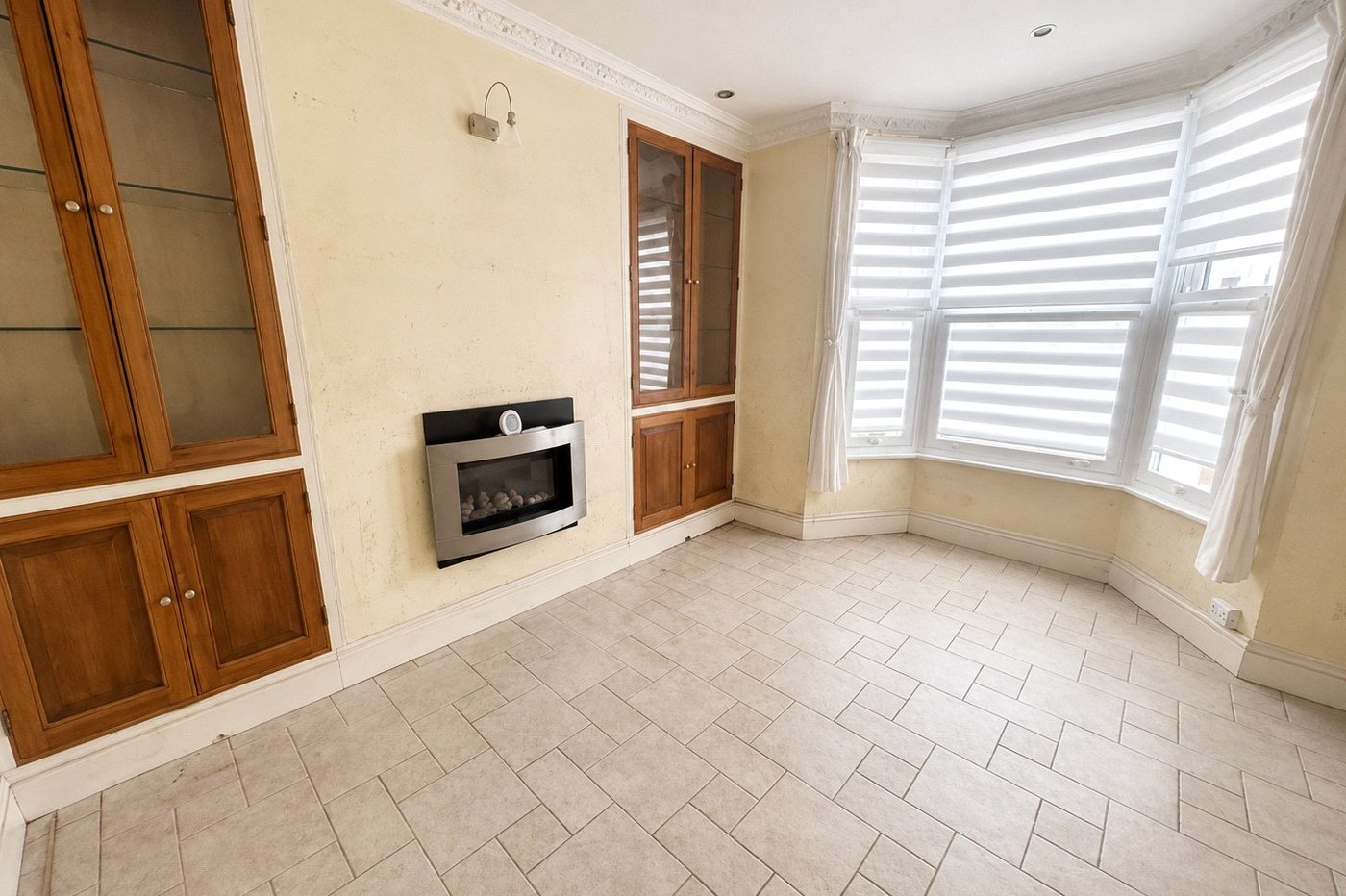 2 bedroom property for sale in London | Robinson Jackson