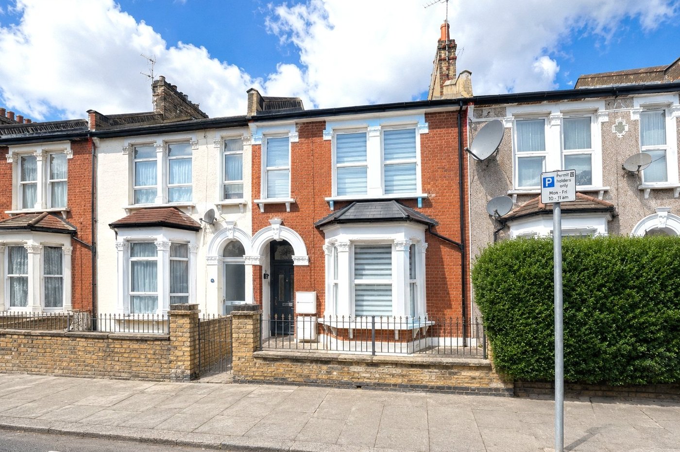 2 bedroom property for sale in London | Robinson Jackson