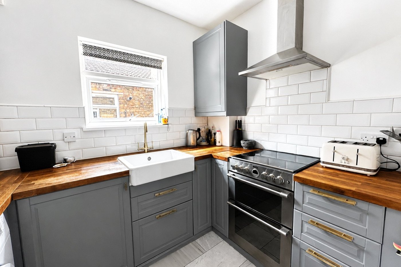 2 bedroom property for sale in London | Robinson Jackson