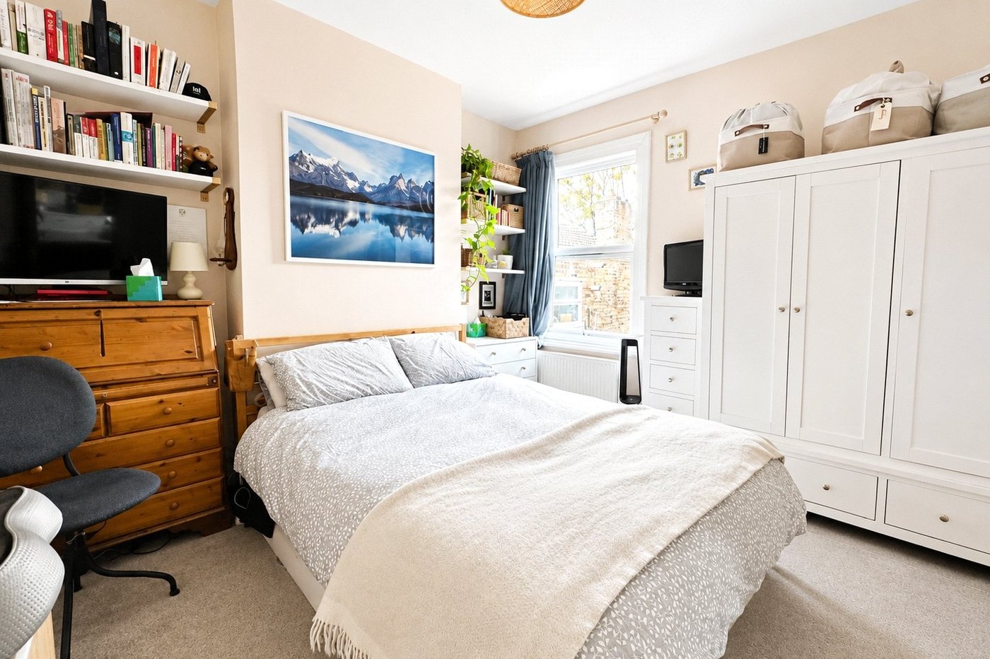 2 bedroom property for sale in London | Robinson Jackson